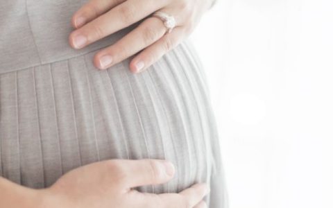 怀孕期都吃什么好？孕早期营养补充与母体健康监测方法【怀孕期吃什么水果宝宝眼睛大,皮肤白】